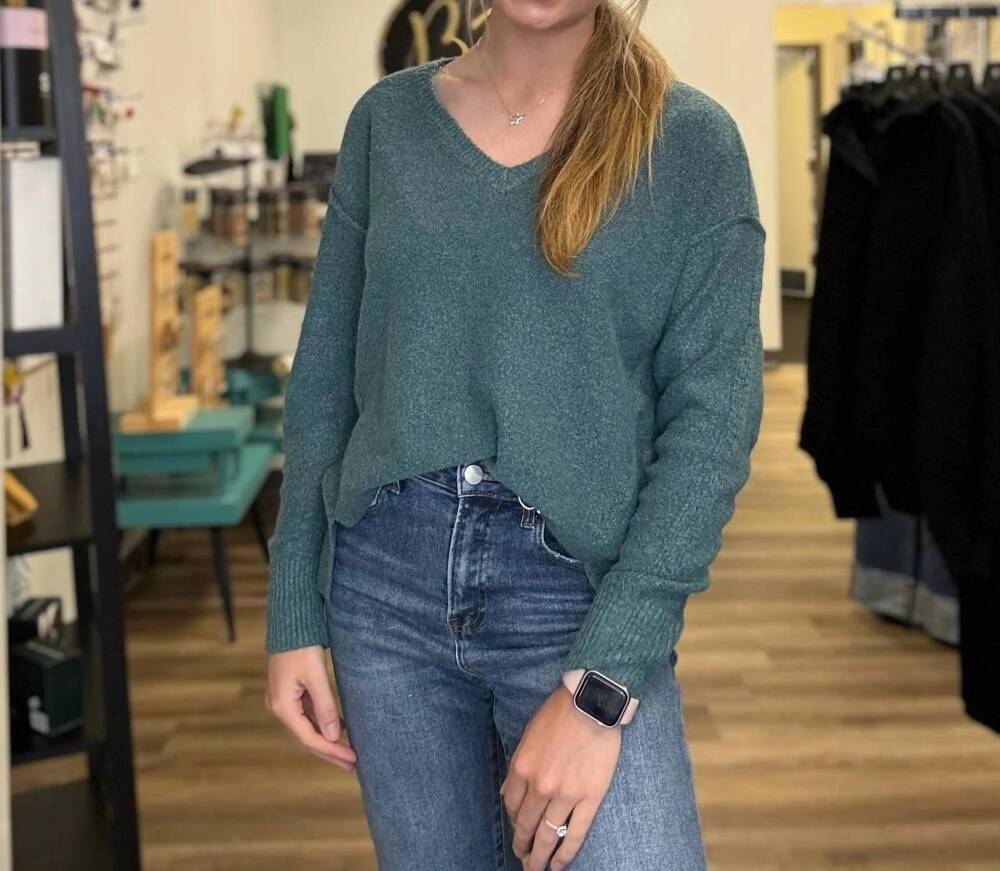 NEW STACCATO v-neck raw edge seam pullover sweater in blue